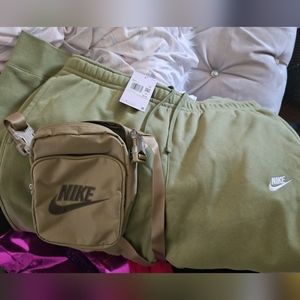 Green nike sweatpants & fanny pack